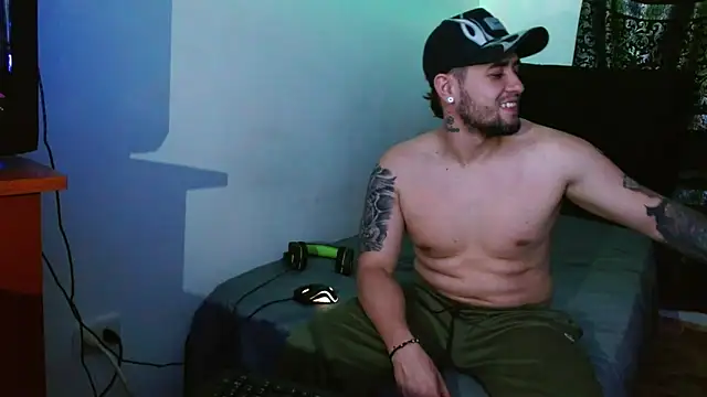 miia-liiam online show from December 1, 2025, 6:18 am