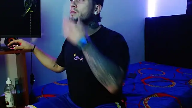 miia-liiam online show from January 16, 2026, 5:33 am