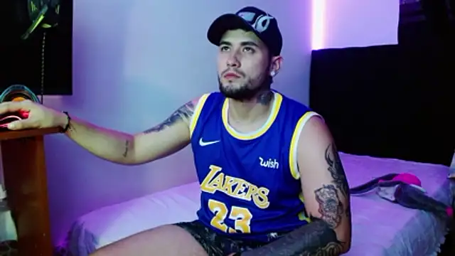 miia-liiam online show from January 19, 2026, 4:49 am