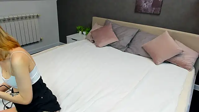 Snapshot of Mollly_Rouge chatting on February 20, 2025, 12:08 am Mollly Rouge online show from February 20, 2025, 12:08 am