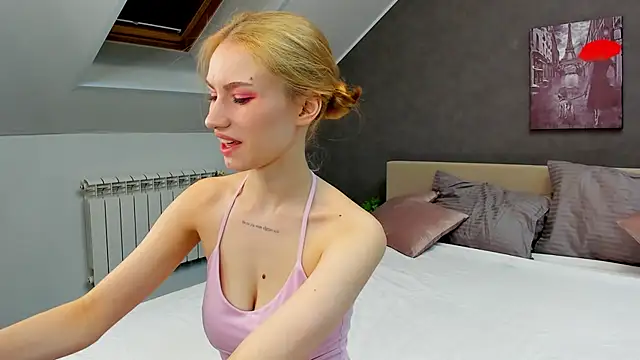 Snapshot of Mollly_Rouge chatting on March 7, 2025, 12:15 am Mollly Rouge online show from March 7, 2025, 12:15 am