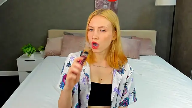 Snapshot of Mollly_Rouge chatting on March 21, 2025, 12:29 am Mollly Rouge online show from March 21, 2025, 12:29 am