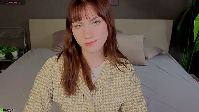 Snapshot of Mollly_Rouge chatting on November 10, 2025, 12:20 am Mollly Rouge online show from November 10, 2025, 12:20 am