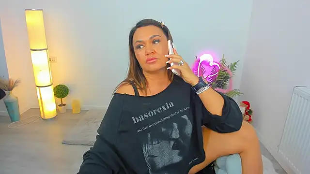 Snapshot of Aileen_Stone chatting on November 30, 2025, 5:06 pm Aileen Stone online show from November 30, 2025, 5:06 pm