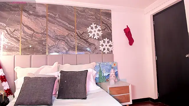 Sienna Blake  online show from December 3, 2025, 7:34 pm