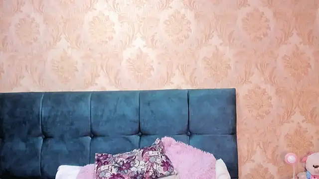 CintiaWalker online show from September 28, 2025, 12:32 pm