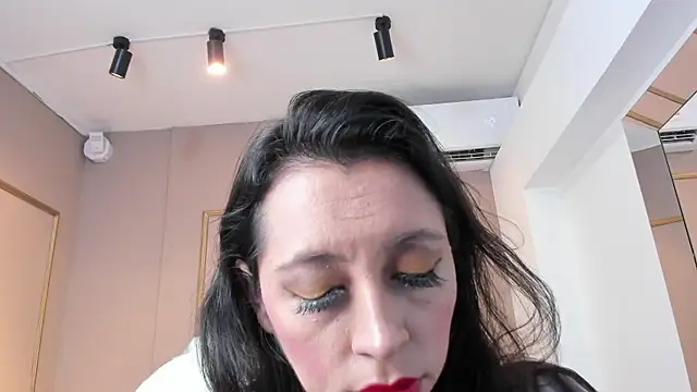 PerlaPreciosa online show from November 8, 2025, 4:01 am