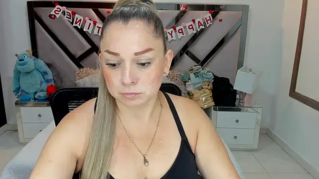 natalia5560 online show from September 24, 2025, 1:03 pm