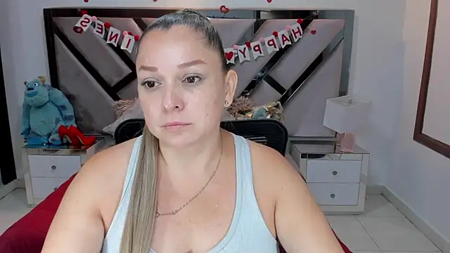 natalia5560 online show from October 2, 2025, 12:45 pm