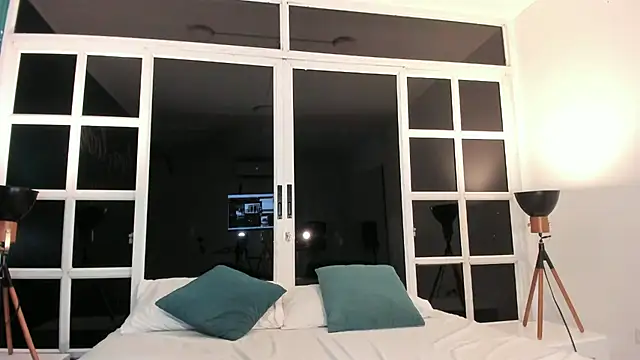 Snapshot of loladupont chatting on November 6, 2025, 11:04 pm loladupont online show from November 6, 2025, 11:04 pm