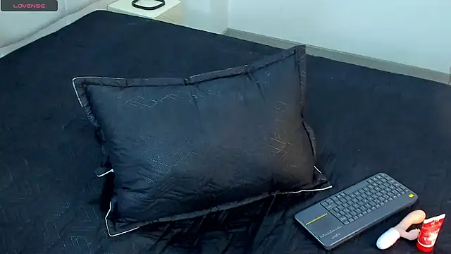 Snapshot of AbrilSonne chatting on January 8, 2025, 10:58 pm AbrilSonne online show from January 8, 2025, 10:58 pm