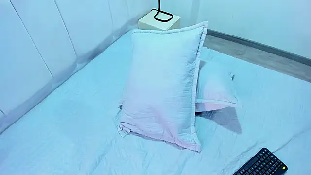 Snapshot of AbrilSonne chatting on February 16, 2025, 6:32 pm AbrilSonne online show from February 16, 2025, 6:32 pm