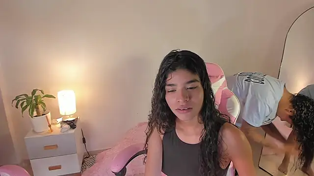 martina roldam online show from October 3, 2025, 1:02 am