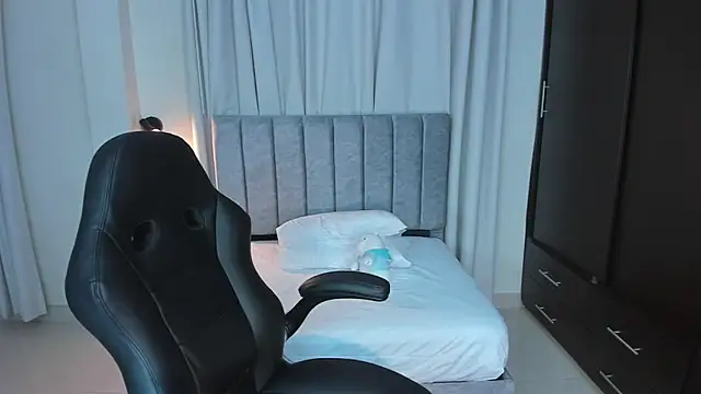 martina roldam online show from November 20, 2025, 4:45 am