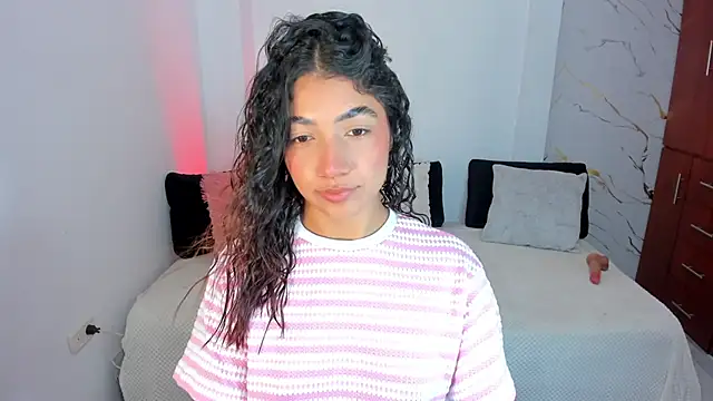 martina roldam online show from May 28, 2026, 1:47 am