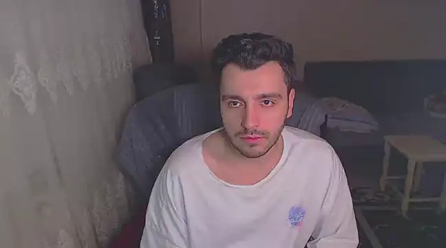 handsomeee04 online show from February 3, 2025, 12:47 am