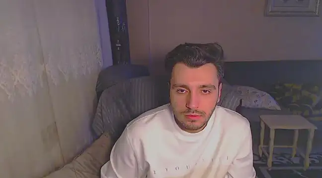 handsomeee04 online show from February 3, 2025, 9:39 pm