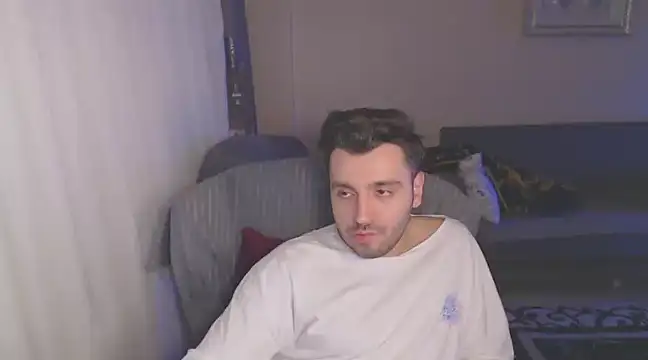 handsomeee04 online show from March 8, 2025, 2:23 am