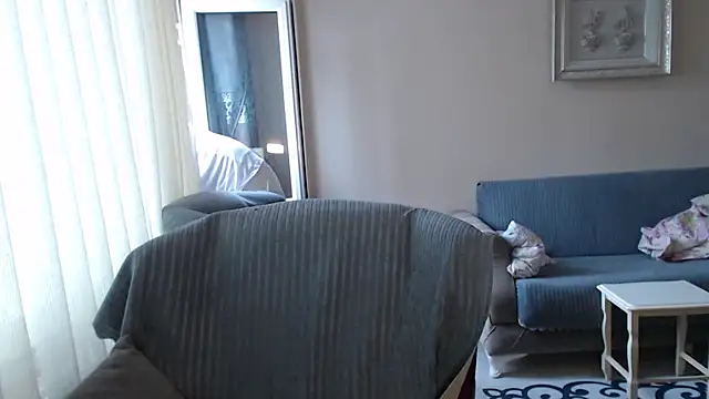 handsomeee04 online show from October 7, 2025, 1:41 pm