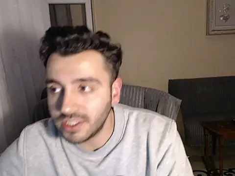 handsomeee04 online show from November 17, 2025, 10:37 pm