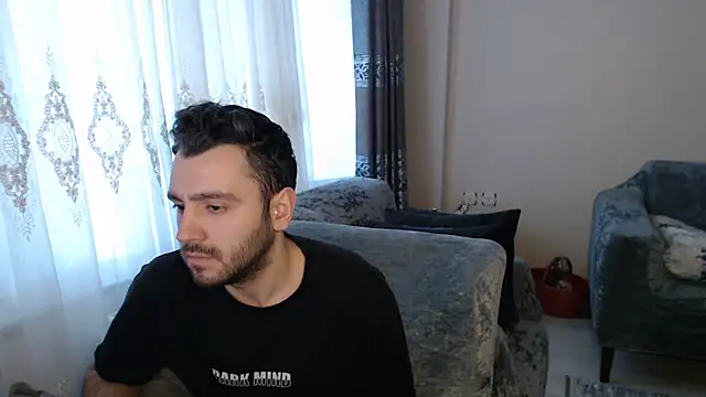 handsomeee04 online show from May 18, 2026, 3:02 am