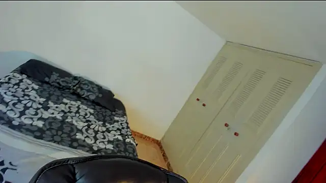 emmaTorres1 online show from February 3, 2025, 1:30 pm