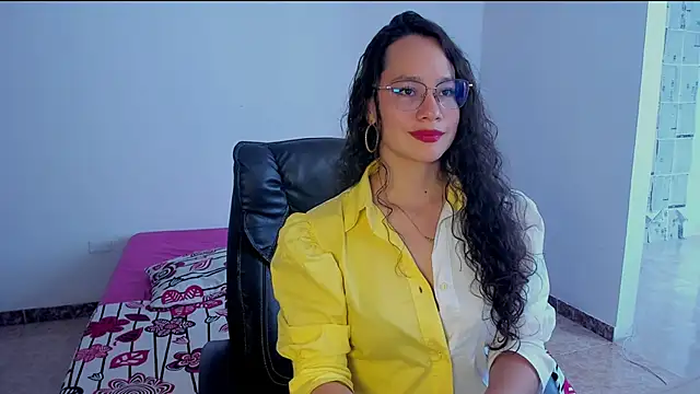 emmaTorres1 online show from February 28, 2025, 8:18 pm