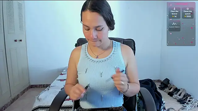 emmaTorres1 online show from March 19, 2025, 2:24 pm