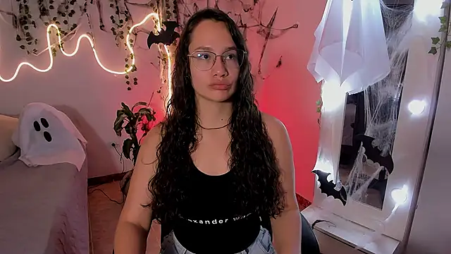 emmaTorres1 online show from October 25, 2025, 2:46 pm