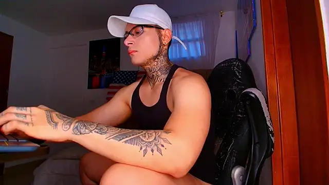 Snapshot of DennisWalkerr chatting on October 10, 2025, 10:42 pm DennisWalkerr online show from October 10, 2025, 10:42 pm