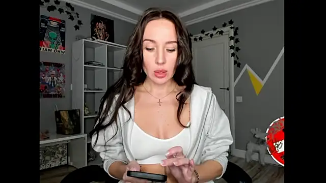 One of the girls online show from March 1, 2025, 4:44 pm