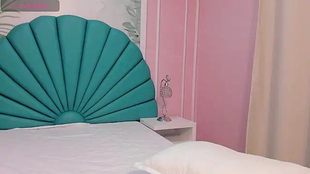 Snapshot of Daphne_Fox_ chatting on February 23, 2025, 9:00 am Daphne Fox online show from February 23, 2025, 9:00 am