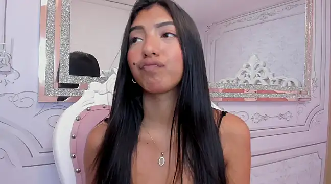 Snapshot of Daphne_Fox_ chatting on March 8, 2025, 9:17 am Daphne Fox online show from March 8, 2025, 9:17 am