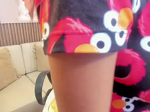 Daphne Fox  online show from November 12, 2025, 4:02 am