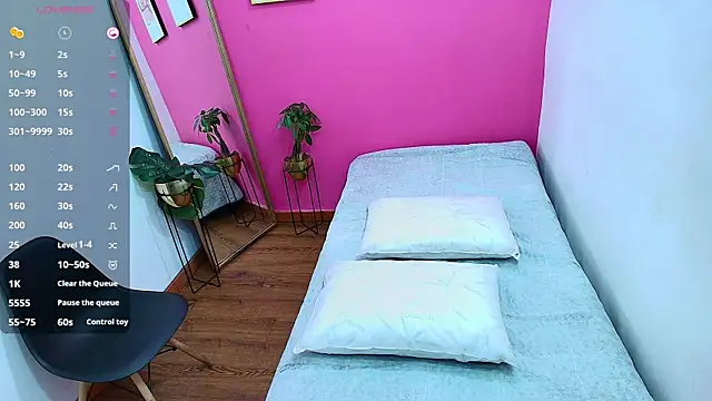 MommyHelpsmee online show from February 21, 2025, 10:15 pm