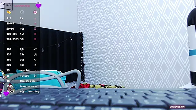 MommyHelpsmee online show from March 10, 2025, 8:01 pm