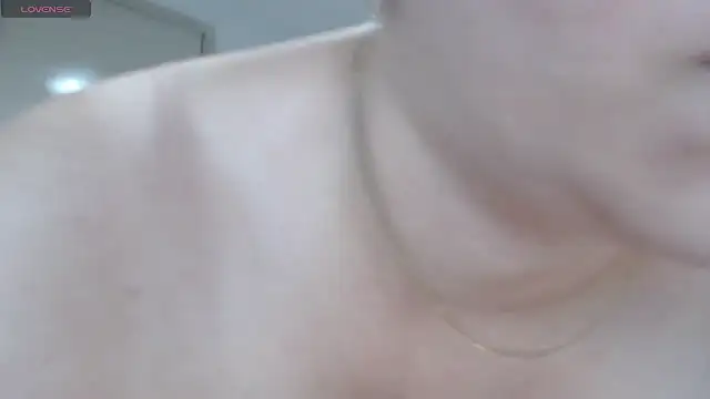 MommyHelpsmee online show from December 1, 2025, 11:10 pm