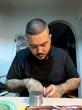 El Titan1998 online show from September 30, 2025, 10:59 pm