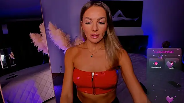 Oliva Candy online show from November 12, 2025, 7:53 am