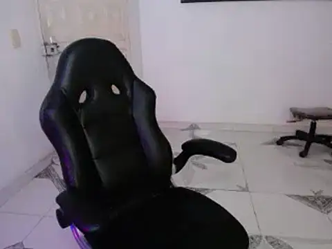 Snapshot of Clyde019 chatting on December 27, 2024, 9:06 am Clyde019 online show from December 27, 2024, 9:06 am