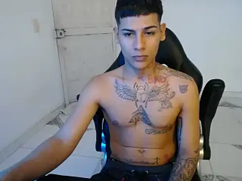 Snapshot of Clyde019 chatting on December 28, 2024, 2:21 pm Clyde019 online show from December 28, 2024, 2:21 pm