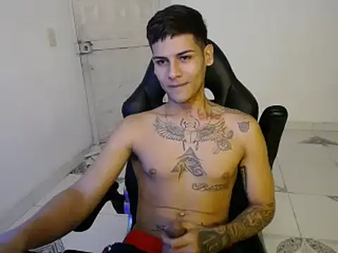 Snapshot of Clyde019 chatting on January 1, 2025, 12:00 am Clyde019 online show from January 1, 2025, 12:00 am