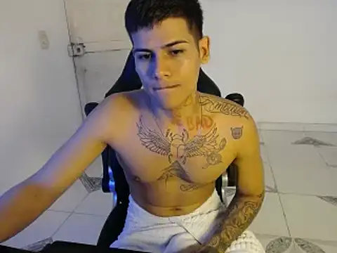 Snapshot of Clyde019 chatting on January 3, 2025, 3:44 pm Clyde019 online show from January 3, 2025, 3:44 pm