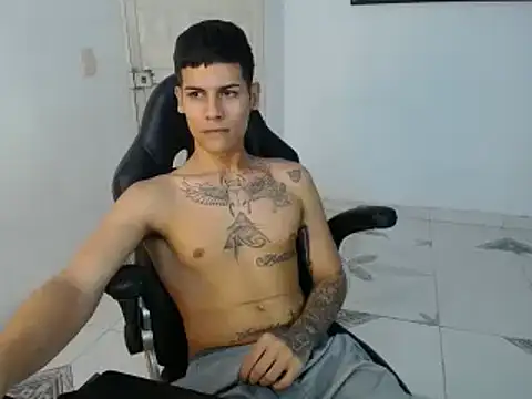 Snapshot of Clyde019 chatting on February 3, 2025, 8:13 pm Clyde019 online show from February 3, 2025, 8:13 pm