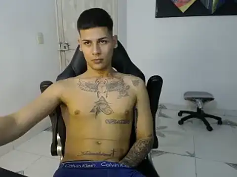 Snapshot of Clyde019 chatting on February 8, 2025, 12:06 am Clyde019 online show from February 8, 2025, 12:06 am