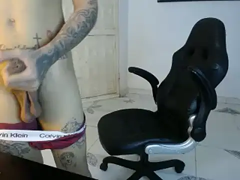 Snapshot of Clyde019 chatting on February 13, 2025, 8:55 pm Clyde019 online show from February 13, 2025, 8:55 pm