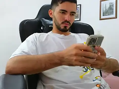 Massimoo 07 online show from December 22, 2024, 8:25 pm