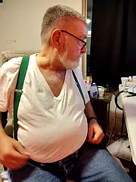 viejo oso online show from October 11, 2025, 9:41 am