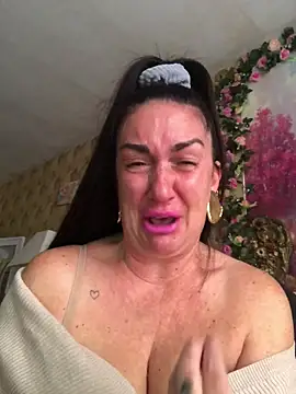 BELLAMORGANE1 online show from November 10, 2025, 1:32 pm