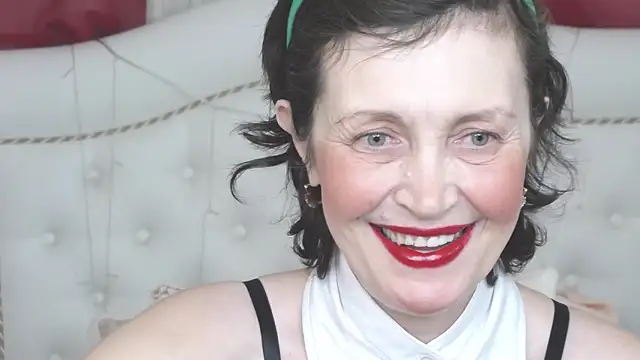 SilviaHart online show from December 18, 2025, 12:55 pm